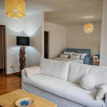 Jonathan Luxury Per 10 Apartment