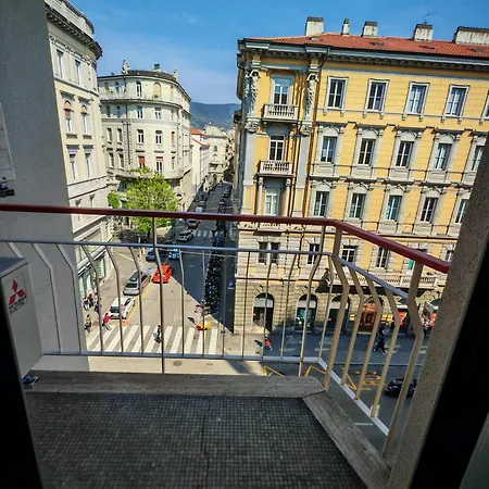 Apartment Jonathan Luxury Per 10 *