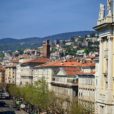 Jonathan Luxury Per 10 * Triest