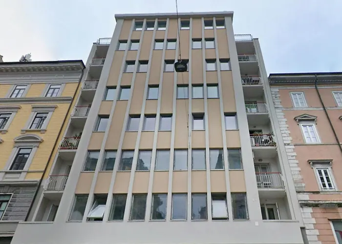 Jonathan Luxury Per 10 Apartment